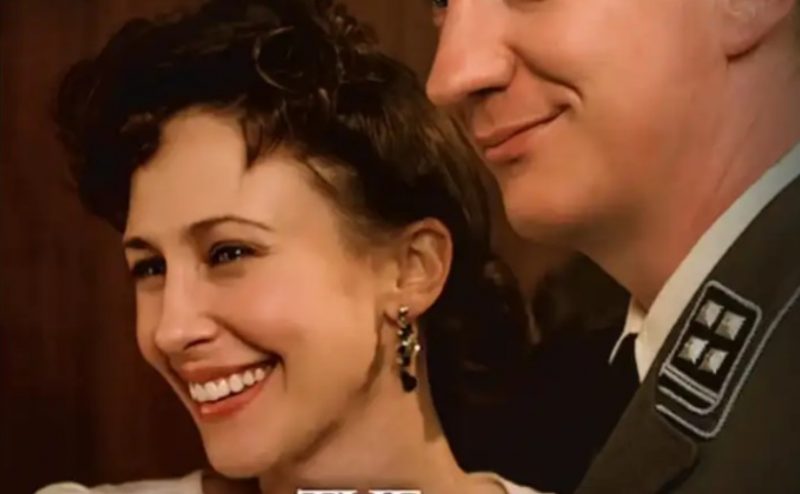 当纯真穿透铁丝网:重读《穿条纹睡衣的男孩》的永恒震撼-知乐社