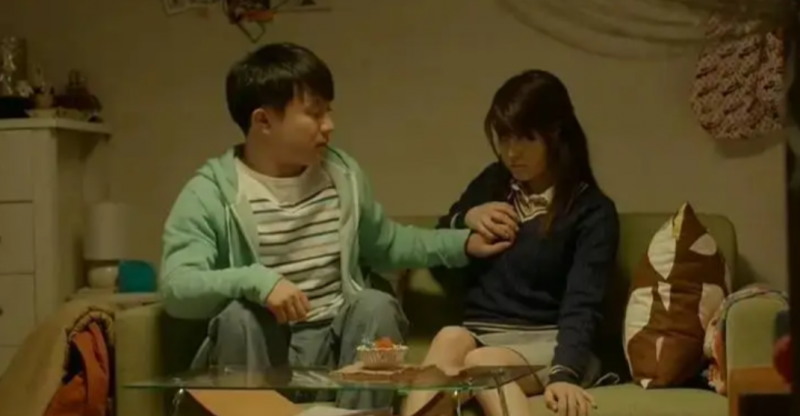 日本漫改电影《白昼之雨》折射的社会之痛-知乐社