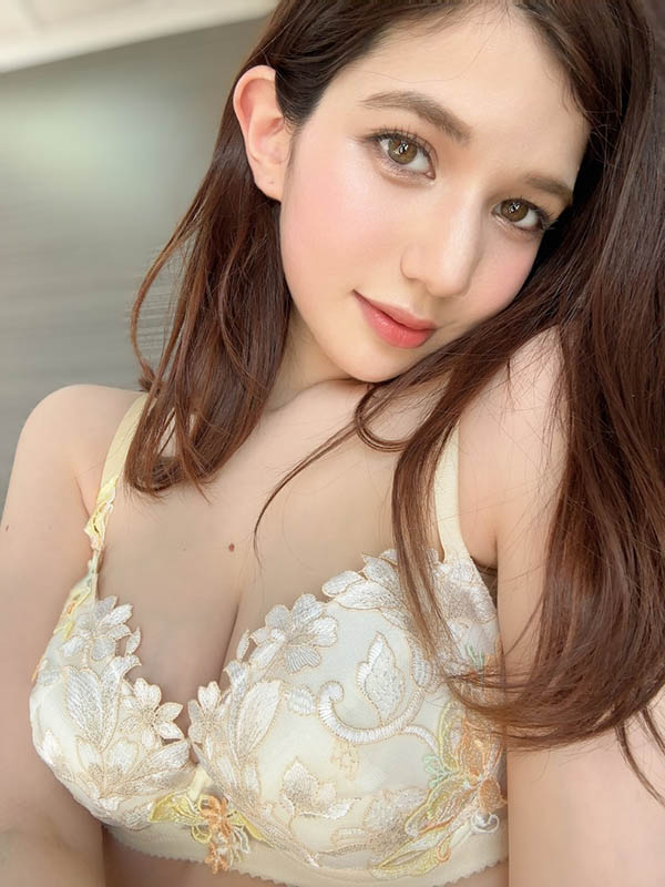 F乃混血女星《Lauren花恋》精选作品推荐封面预览及内容赏析-知乐社